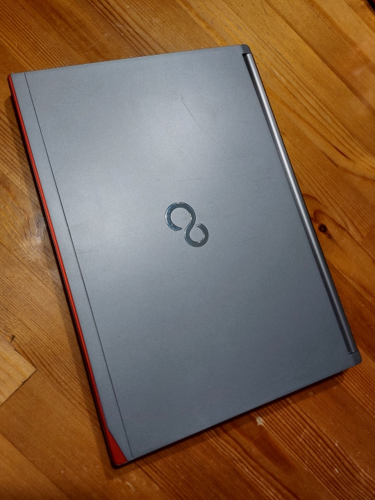 Fujitsu LifeBook E734 értékelés Peter #1